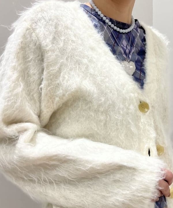 あさひさんの「BEAMS WOMEN｜ヘアリー シャギー Vネック カーディガン」を使ったコーディネート