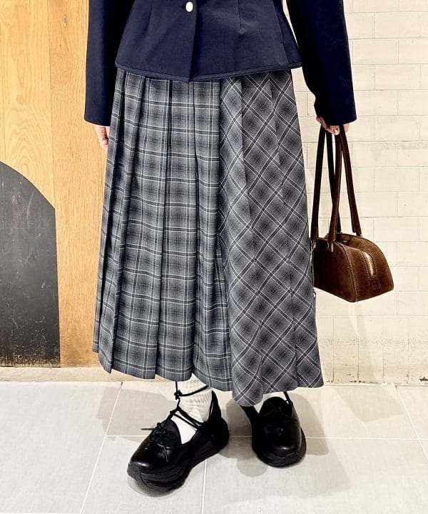 Joさんの「BEAMS WOMEN｜チェック キルト ミディスカート」を使ったコーディネート