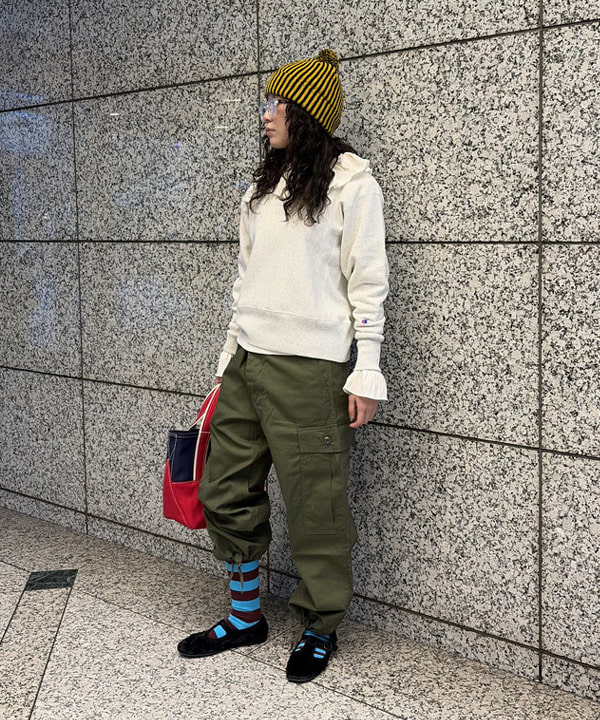 ばるたんさんの「BEAMS WOMEN｜【別注】BUZZ RICKSON'S / ポプリン アーミーパンツ」を使ったコーディネート