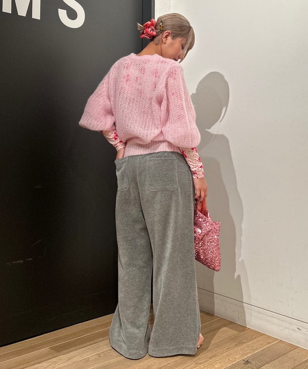 佐藤 亜美さんの「BEAMS WOMEN｜モヘヤ タッチ シアー クルーネック ニット」を使ったコーディネート