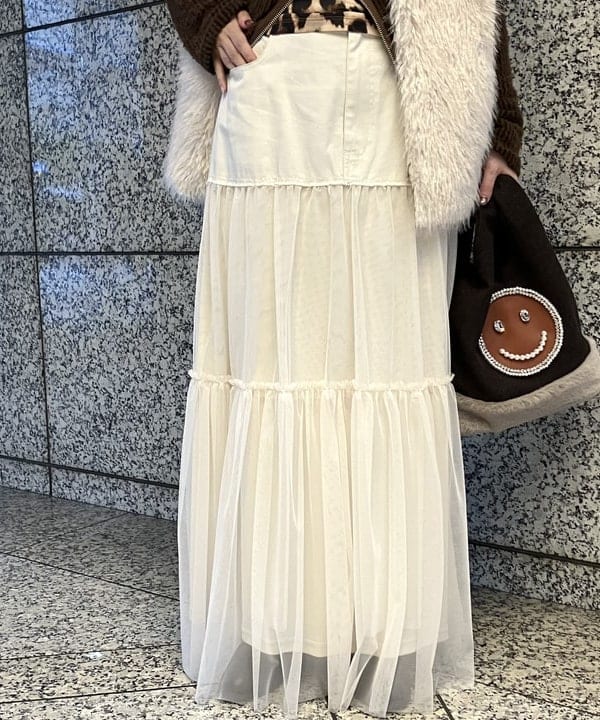 森本 理絵さんの「BEAMS WOMEN｜チュール キリカエ ティアード スカート」を使ったコーディネート