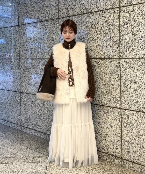 森本 理絵さんの「BEAMS WOMEN｜チュール キリカエ ティアード スカート」を使ったコーディネート