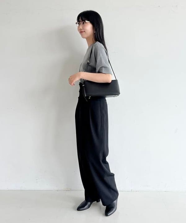 中丸　栞さんの「BEAMS WOMEN｜ベルテッド カルゼ パンツ」を使ったコーディネート