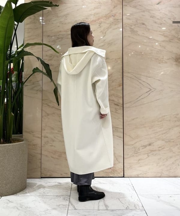 関 桂子さんの「BEAMS WOMEN｜リバー フーディーコート」を使ったコーディネート