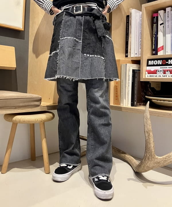 小原 もこさんの「BEAMS WOMEN｜ARROW NOVELTY / コンチョ ベルト 22FW」を使ったコーディネート