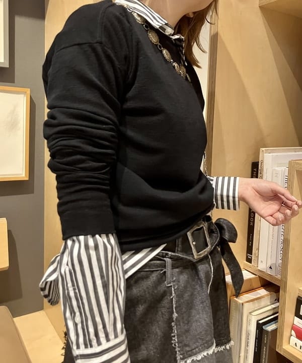 小原 もこさんの「BEAMS WOMEN｜ARROW NOVELTY / コンチョ ベルト 22FW」を使ったコーディネート