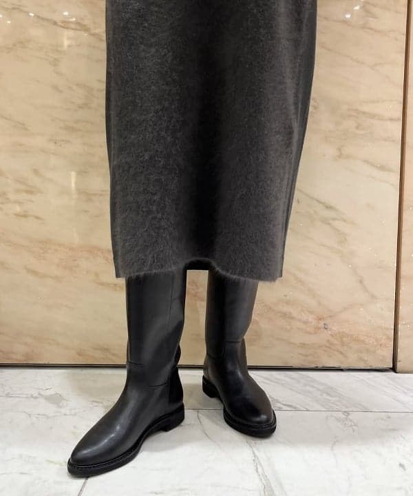 関 桂子さんの「BEAMS WOMEN｜フラッフィ クルーネック ニット ワンピース」を使ったコーディネート