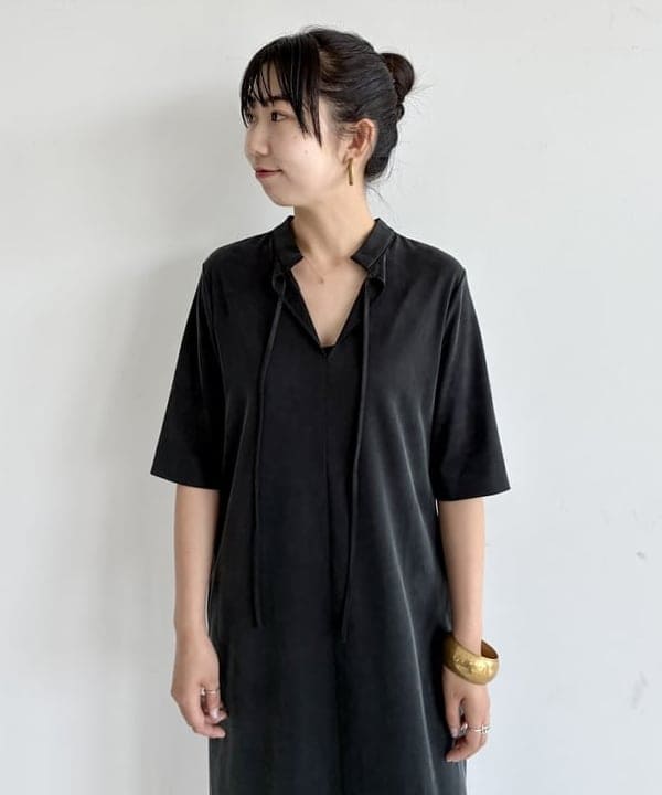 中丸　栞さんの「BEAMS WOMEN｜2WAY キュプラ カットワンピース」を使ったコーディネート