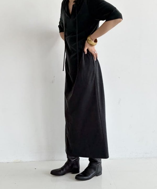 中丸　栞さんの「BEAMS WOMEN｜2WAY キュプラ カットワンピース」を使ったコーディネート