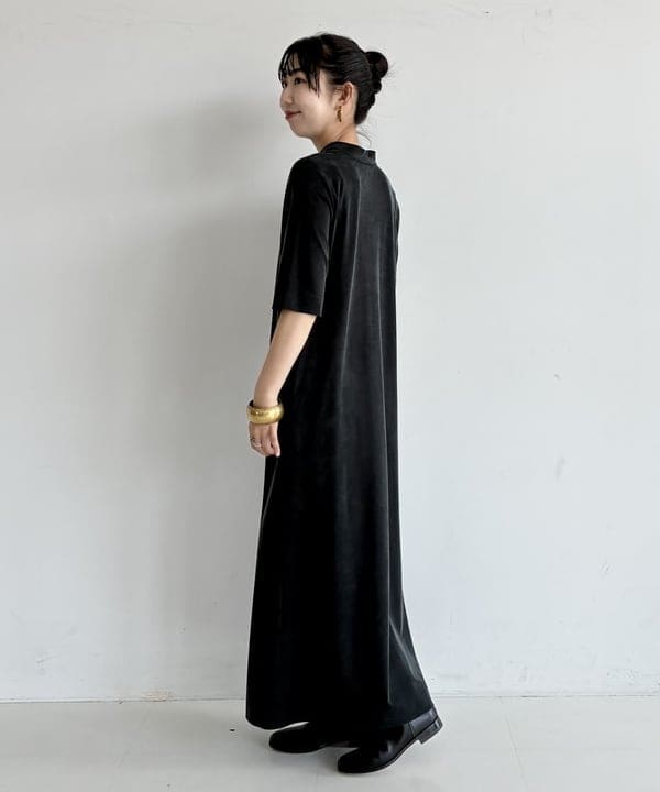 中丸　栞さんの「BEAMS WOMEN｜2WAY キュプラ カットワンピース」を使ったコーディネート