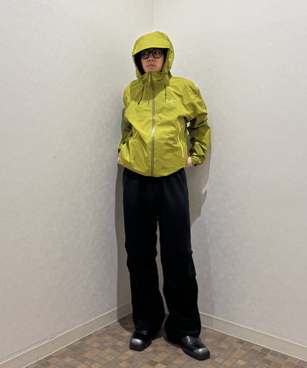 配島 孝明さんの「BEAMS WOMEN｜【EXCLUSIVE】ARC&rsquo;TERYX / Beta SL Jacket M」を使ったコーディネート