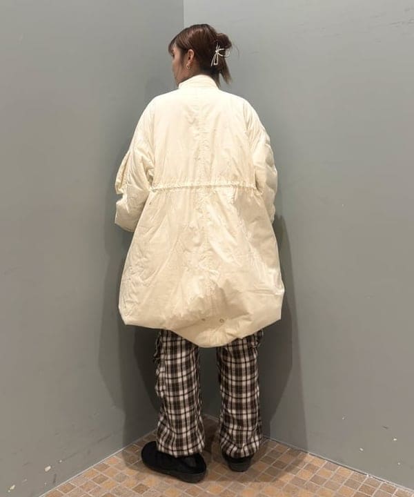 松本 佳菜子さんの「BEAMS WOMEN｜配色 ワンハンドル バッグ」を使ったコーディネート