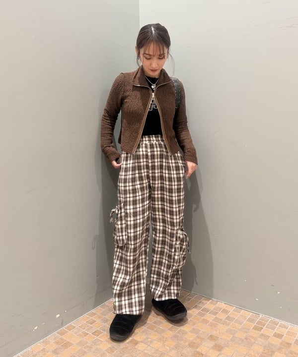 松本 佳菜子さんの「BEAMS WOMEN｜配色 ワンハンドル バッグ」を使ったコーディネート