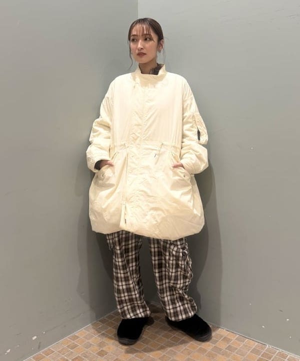 松本 佳菜子さんの「BEAMS WOMEN｜配色 ワンハンドル バッグ」を使ったコーディネート