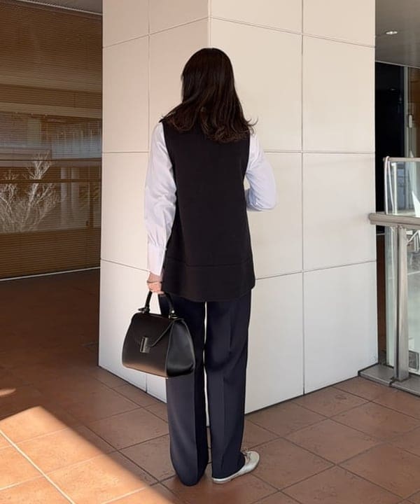 大浦 栞さんの「BEAMS WOMEN｜【別注】GIANNI NOTARO / フラップ ハンドバッグ」を使ったコーディネート