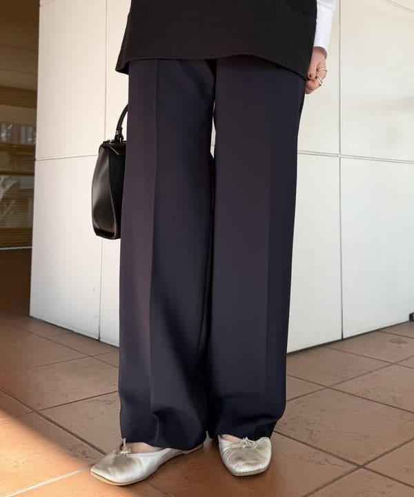 大浦 栞さんの「BEAMS WOMEN｜【別注】GIANNI NOTARO / フラップ ハンドバッグ」を使ったコーディネート