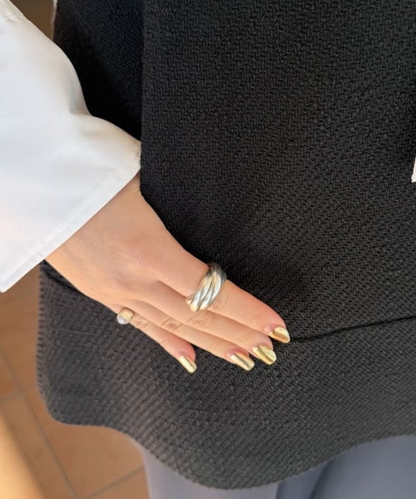 大浦 栞さんの「BEAMS WOMEN｜【別注】GIANNI NOTARO / フラップ ハンドバッグ」を使ったコーディネート