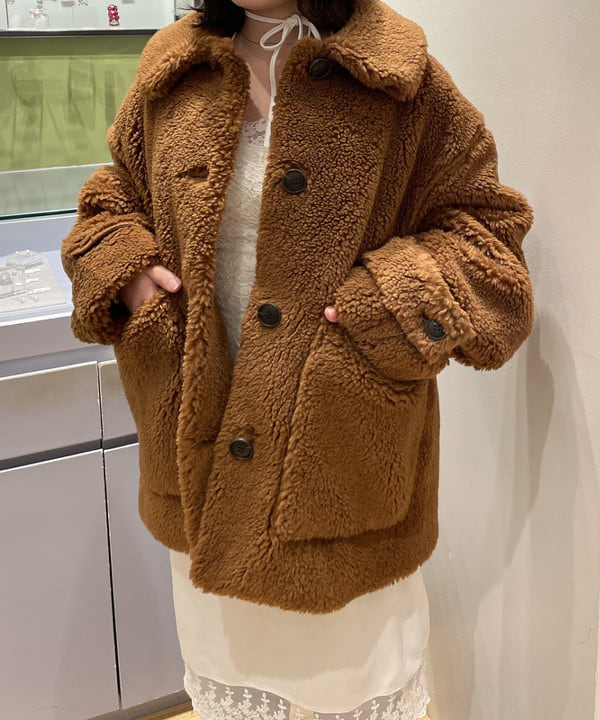 chikaさんの「BEAMS WOMEN｜ボア ビッグ ポケット ハーフ コート」を使ったコーディネート