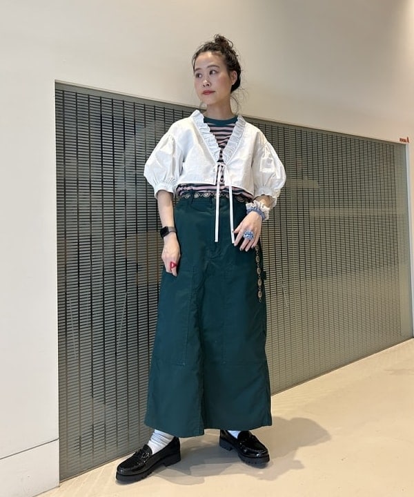 清水 彩乃さんの「BEAMS WOMEN｜ダブルニー タイト スカート」を使ったコーディネート