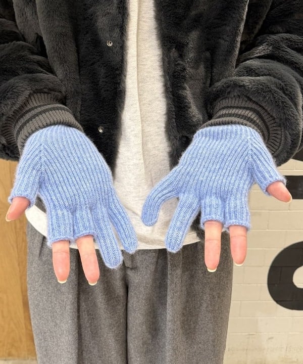 マツミヤさんの「BEAMS WOMEN｜ワイドフィット フェイクファー バーシティ ジャケット」を使ったコーディネート