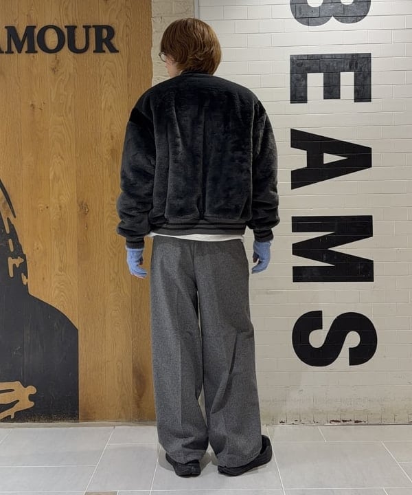 マツミヤさんの「BEAMS WOMEN｜ワイドフィット フェイクファー バーシティ ジャケット」を使ったコーディネート