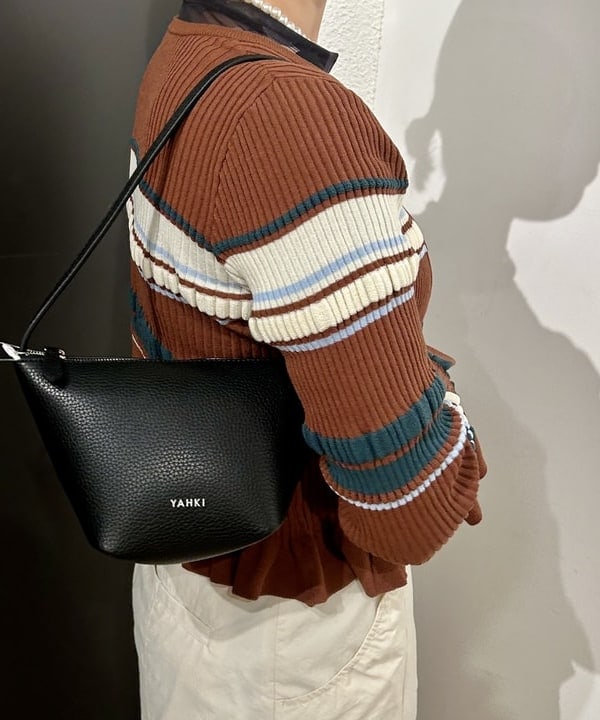 早川 萌子さんの「BEAMS WOMEN｜リブ マルチボーダー カーディガン」を使ったコーディネート