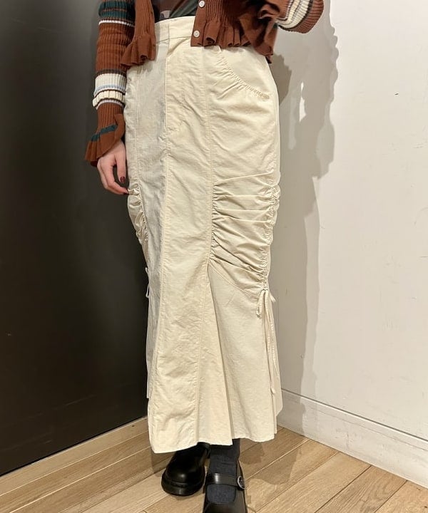 早川 萌子さんの「BEAMS WOMEN｜リブ マルチボーダー カーディガン」を使ったコーディネート