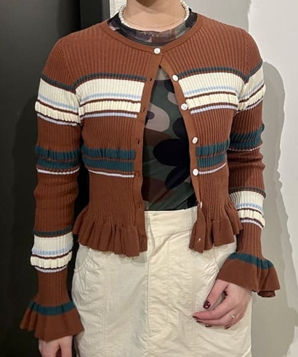 早川 萌子さんの「BEAMS WOMEN｜リブ マルチボーダー カーディガン」を使ったコーディネート