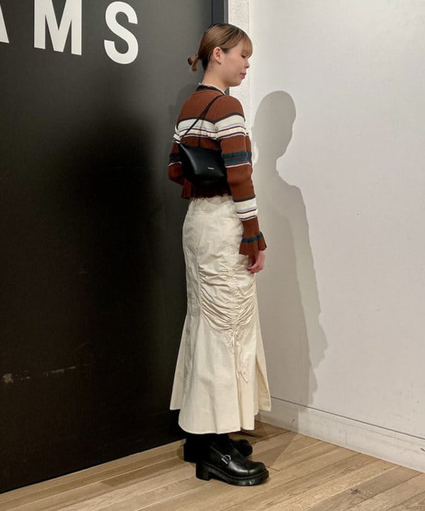 早川 萌子さんの「BEAMS WOMEN｜リブ マルチボーダー カーディガン」を使ったコーディネート