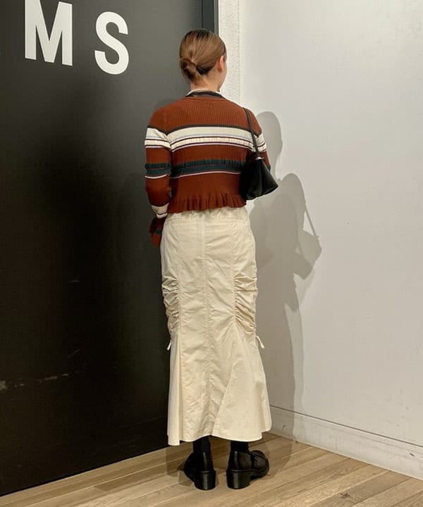 早川 萌子さんの「BEAMS WOMEN｜リブ マルチボーダー カーディガン」を使ったコーディネート