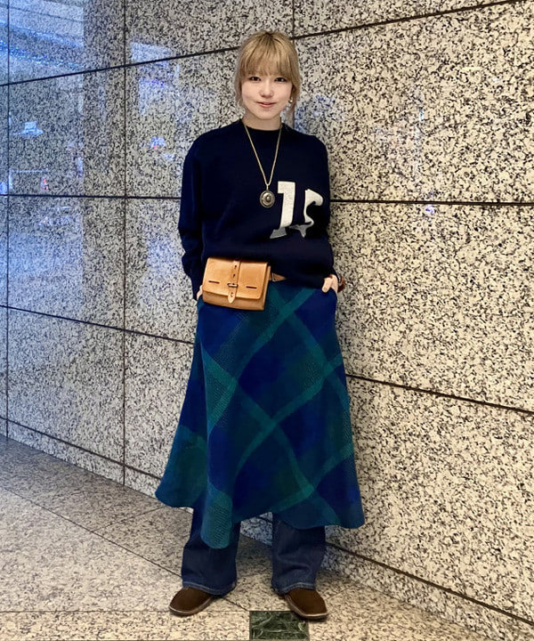 小原 もこさんの「BEAMS WOMEN｜2トーン カシミヤ マフラー」を使ったコーディネート