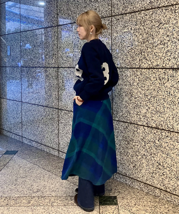 小原 もこさんの「BEAMS WOMEN｜2トーン カシミヤ マフラー」を使ったコーディネート