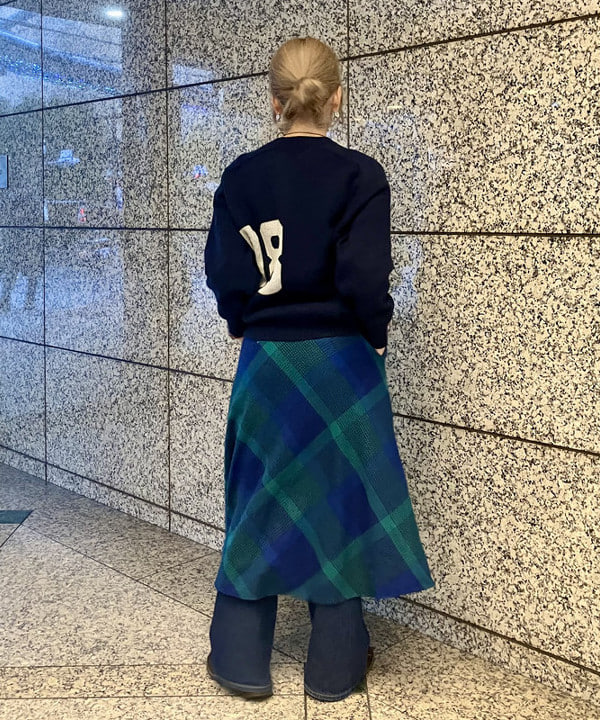 小原 もこさんの「BEAMS WOMEN｜2トーン カシミヤ マフラー」を使ったコーディネート