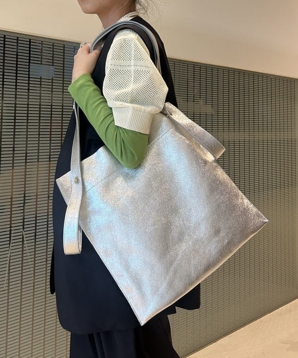 清水 彩乃さんの「BEAMS WOMEN｜BEAURE &times; Ray BEAMS / 別注 2WAY バッグ」を使ったコーディネート