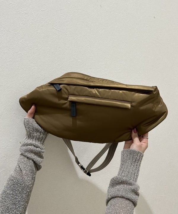 大槻 まひろさんの「BEAMS WOMEN｜AK+1 / ポロカラーショート カーディガン」を使ったコーディネート