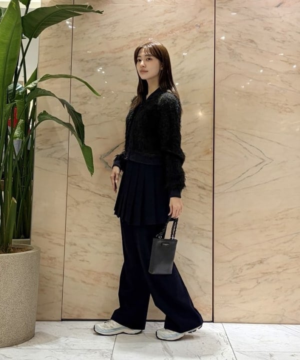 茂野 真楓さんの「BEAMS WOMEN｜TAN / ニット ファー ボンバージャケット」を使ったコーディネート