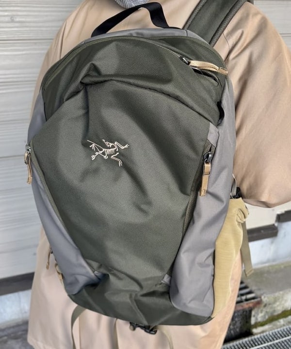 つぼさんの「BEAMS WOMEN｜コットン ポリエステル シャンブレー ステンカラー コート」を使ったコーディネート