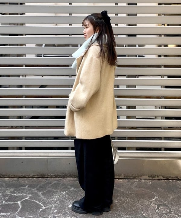 カタヤマ アヤさんの「BEAMS WOMEN｜シャギー ダブル ハーフ コート」を使ったコーディネート