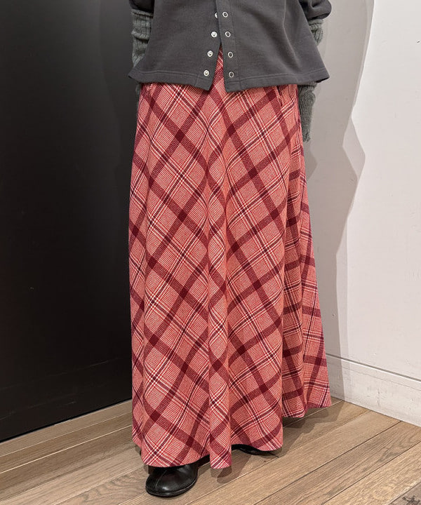 ando naoさんの「BEAMS WOMEN｜チェック ロング Aライン スカート」を使ったコーディネート