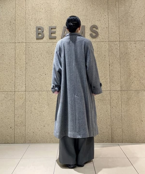 むりょさんの「BEAMS WOMEN｜スタンドカラー ダブル コート」を使ったコーディネート