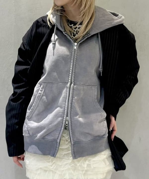 ヒカリさんの「BEAMS WOMEN｜ワイドショートフィット フェード フルジップ フーディー」を使ったコーディネート