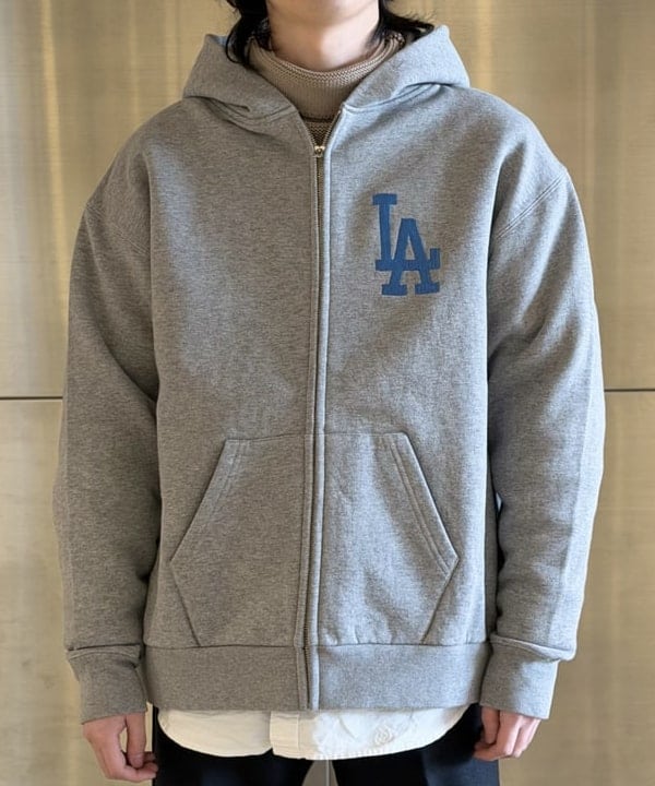 うえきんぐさんの「【別注】テーラー東洋 / ZIPUP HOODIE」を使ったコーディネート