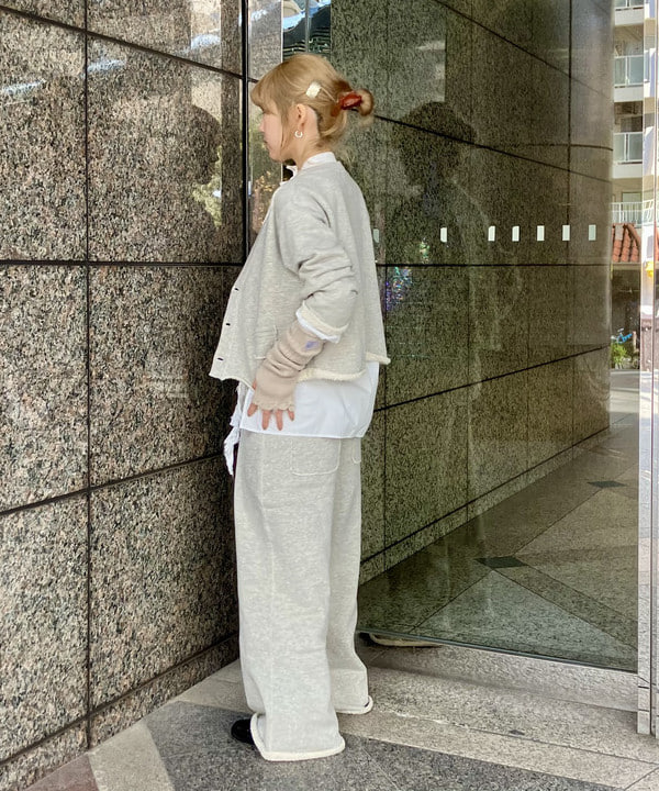 小原 もこさんの「BEAMS WOMEN｜maturely / ダメージ アームウォーマー」を使ったコーディネート