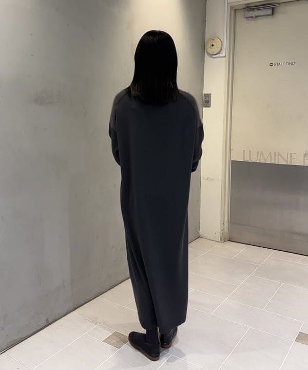 野村 美紅さんの「BEAMS WOMEN｜フラッフィ クルーネック ニット ワンピース」を使ったコーディネート