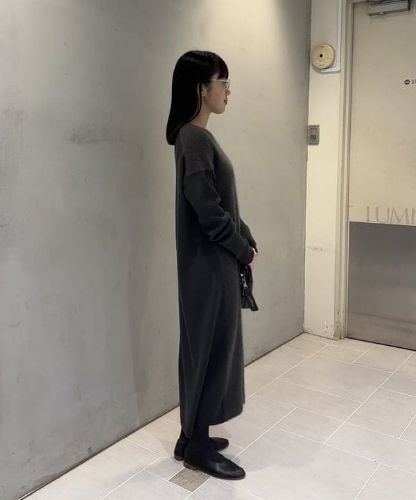 野村 美紅さんの「BEAMS WOMEN｜フラッフィ クルーネック ニット ワンピース」を使ったコーディネート