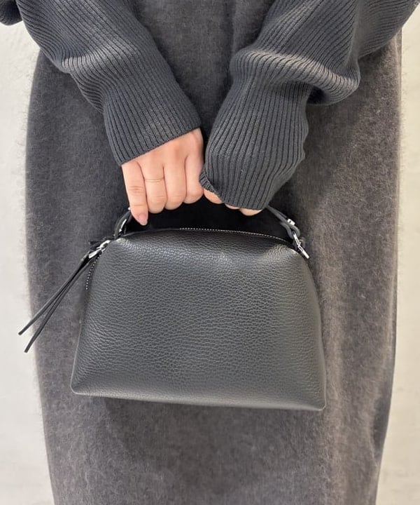 野村 美紅さんの「BEAMS WOMEN｜フラッフィ クルーネック ニット ワンピース」を使ったコーディネート