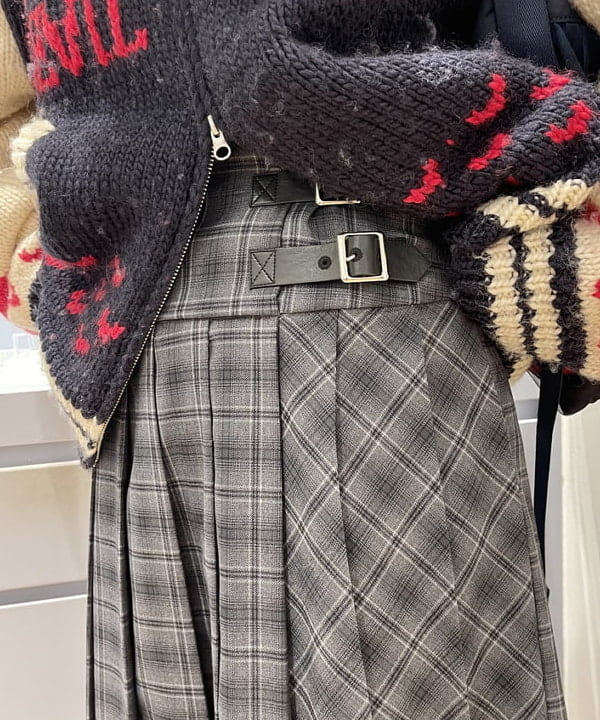 大木さんの「BEAMS WOMEN｜チェック キルト ミディスカート」を使ったコーディネート