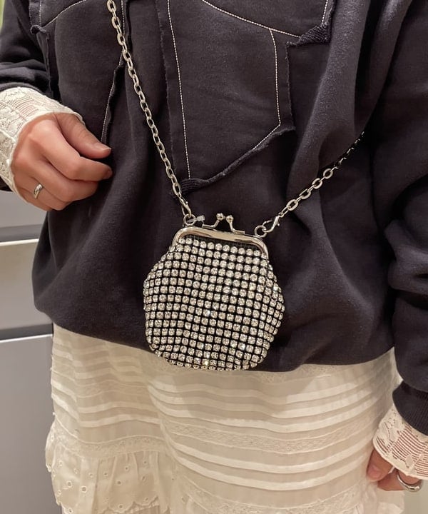 chikaさんの「BEAMS WOMEN｜blicenscell / ビジュー バッグ」を使ったコーディネート