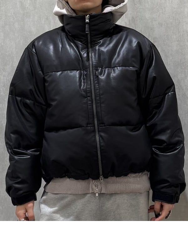 配島 孝明さんの「BEAMS WOMEN｜レザーライク ダウン ブルゾン」を使ったコーディネート