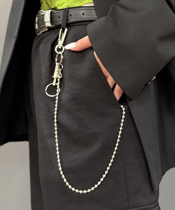 松本 佳菜子さんの「BEAMS WOMEN｜ウォレット キーチェーン」を使ったコーディネート